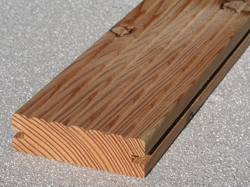 heimische_laerche_grob_geriffelt